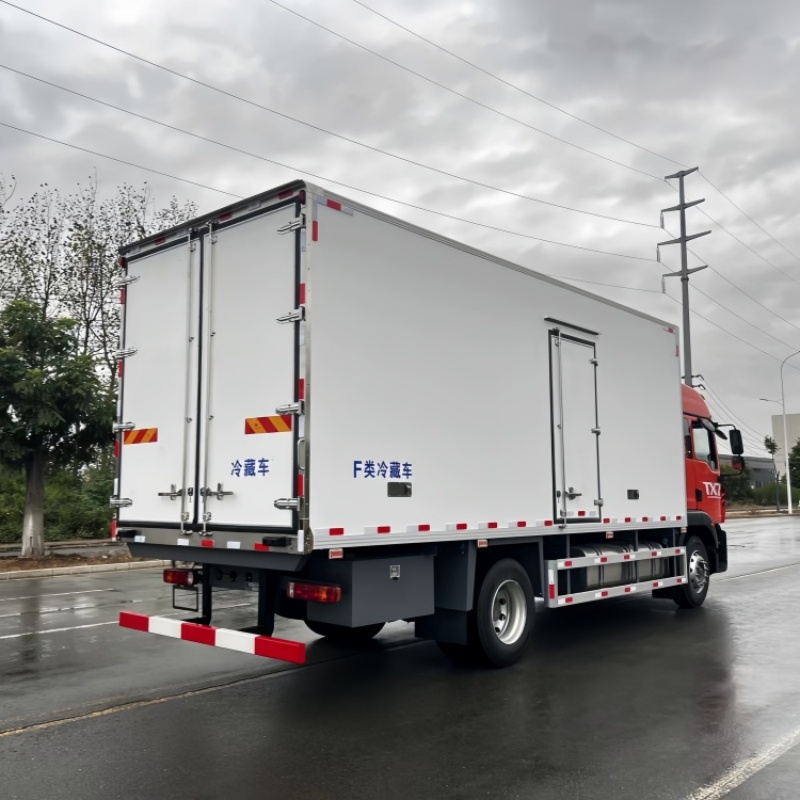 Sinotruk 4×2 single-axle high-efficiency fresh food cold chain transportation truck