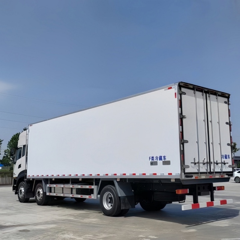 Dongfeng 6x2 refrigerated truck