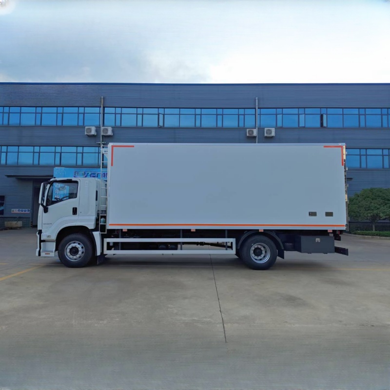 Isuzu 10-ton cold chain truck