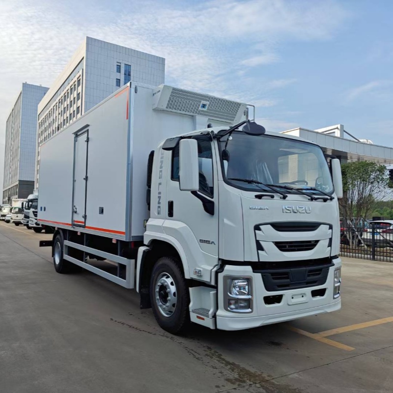 Isuzu 10-ton cold chain truck