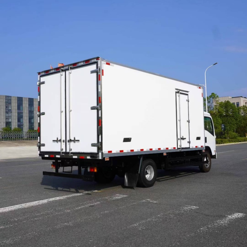 4x2 Qingling Isuzu refrigerated truck is suitable for urban refrigerated and frozen transportation