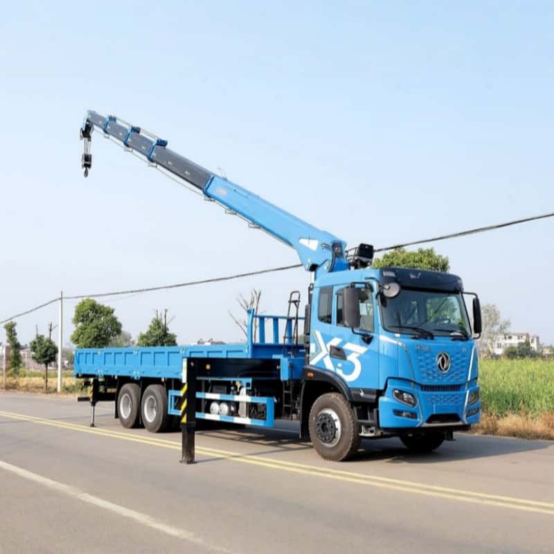 Dongfeng Changxing Truck with XCMG 12-Ton 5-Section Stiff Boom Crane
