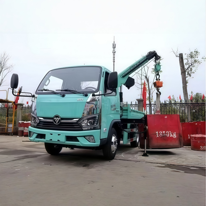China Foton chassis is equipped with XCMG cranes, truck-mounted cranes and transport trucks