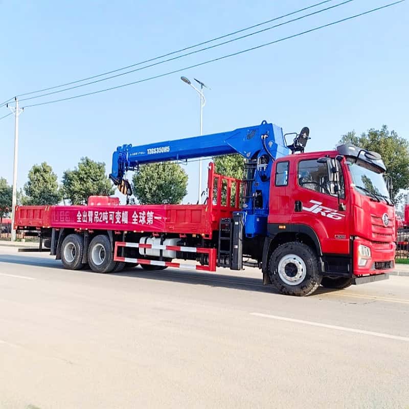 Jiefang chassis equipped with XCMG crane, multi-functional truck-mounted crane and transport truck