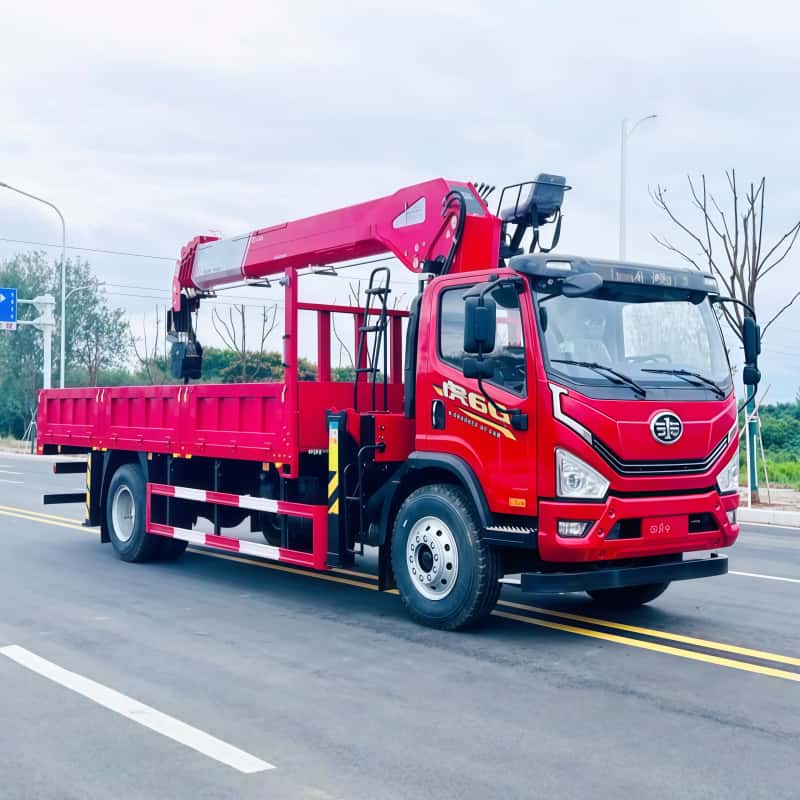 FAW chassis equipped with XCMG crane, multi-functional truck-mounted crane and transport truck