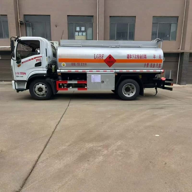 DFL 10000L oil tank truck