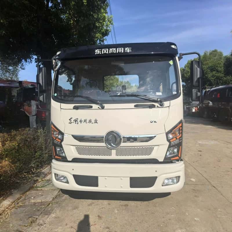 DFL 10000L oil tank truck