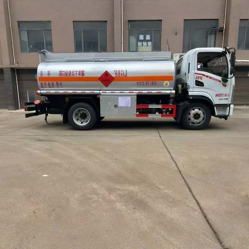 DFL 10000L oil tank truck