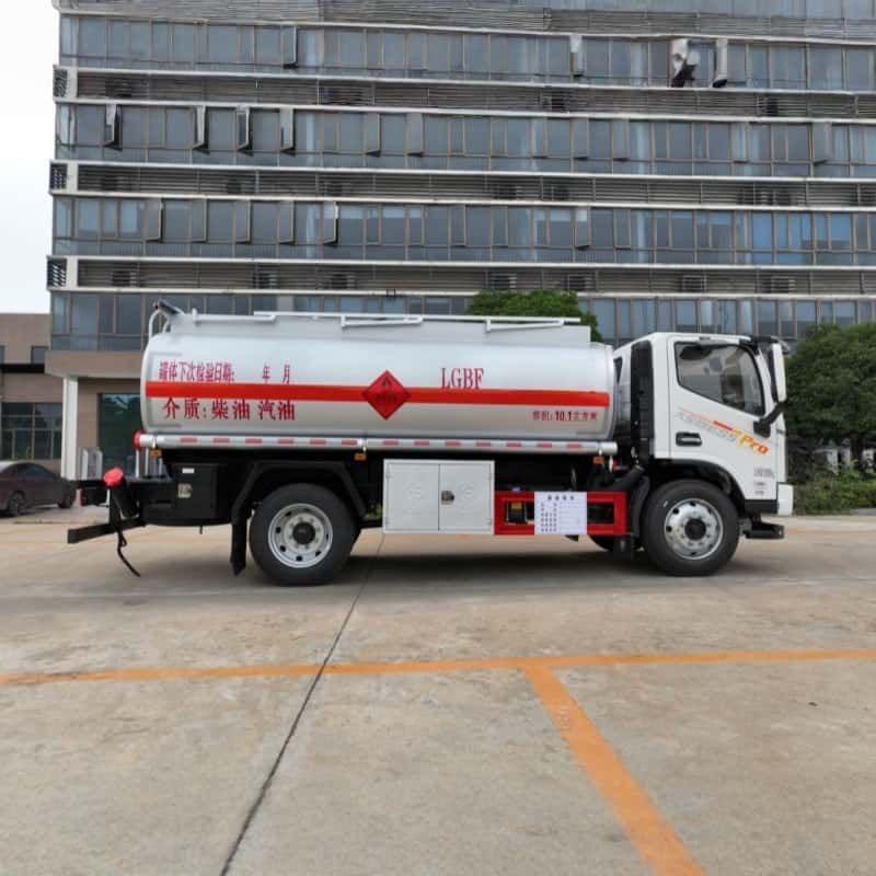 Foton 10100L oil tank truck