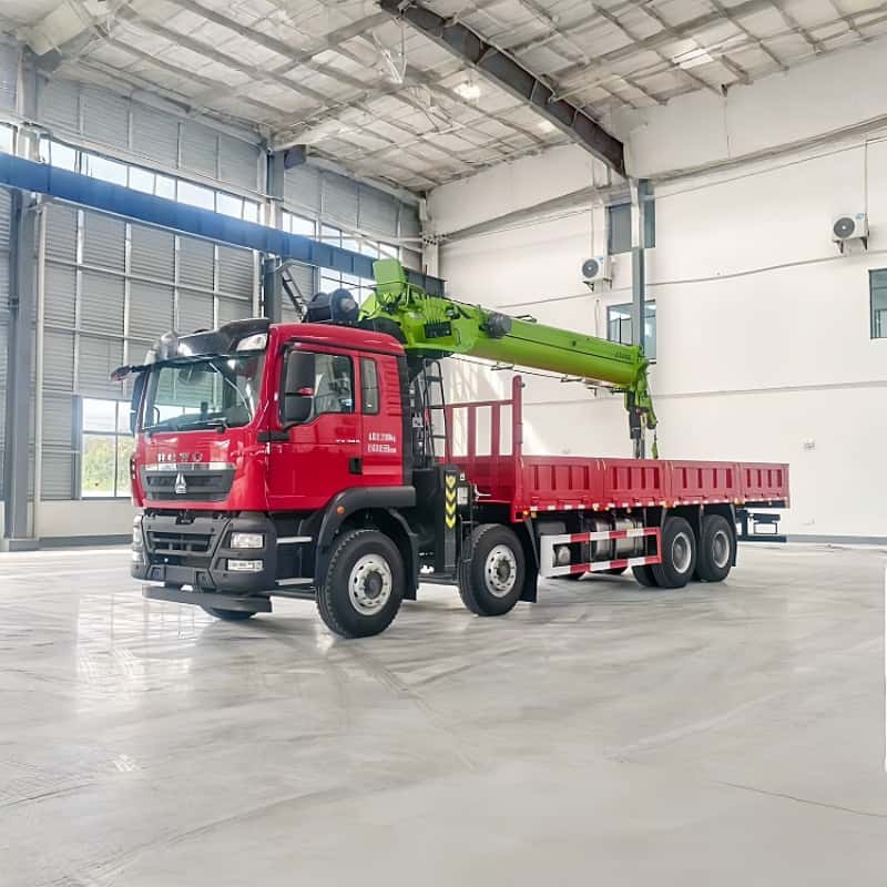 China's sinotruk chassis equipped with XCMG crane, multi-functional truck-mounted crane and transport truck