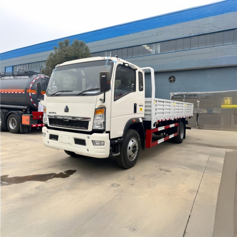 HOWO 4×2 light truck with stake bed and half-row cab