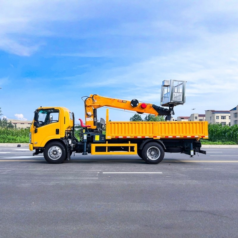 ISUZU 20m Truck Mounted Aerial Work Platform with Cargo