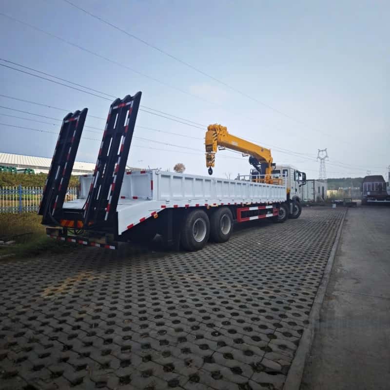Sinotruk HOWO 340HP 12T Truck Crane With 19.3m Working Radius