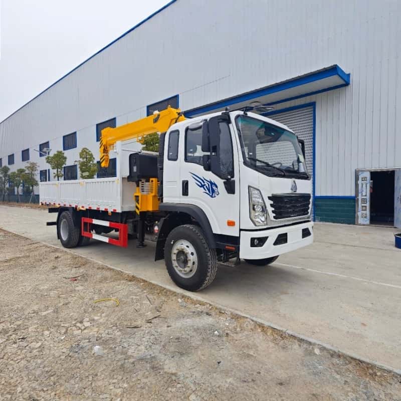 SINOTRUK XCMG 5 Ton Telescopic Truck Mounted Crane
