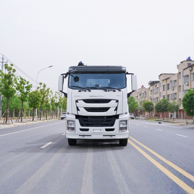 Isuzu Giga sewage cleaning and suction truck