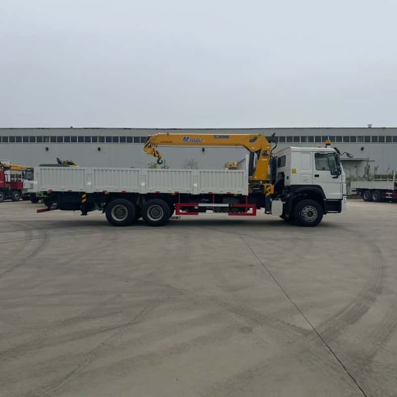 8Ton XCMG Boom Crane on HOWO 6x4 Chassis, Cargo Crane Truck for Construction Lifting