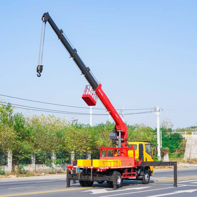 SAIC truck-mounted crane, 7-ton straight boom crane, XCMG 4×2 truck-mounted crane