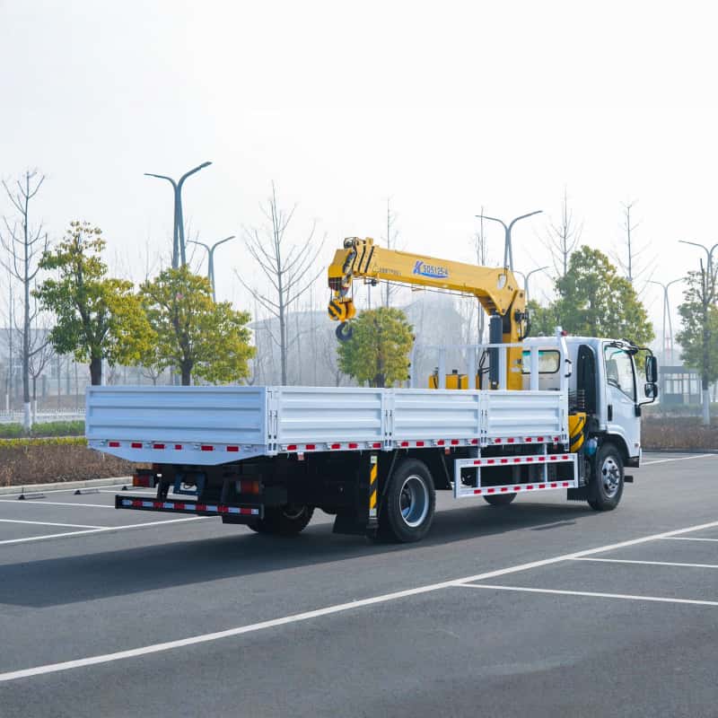 Isuzu truck-mounted crane, 5-ton, 4-section straight boom crane truck-mounted crane