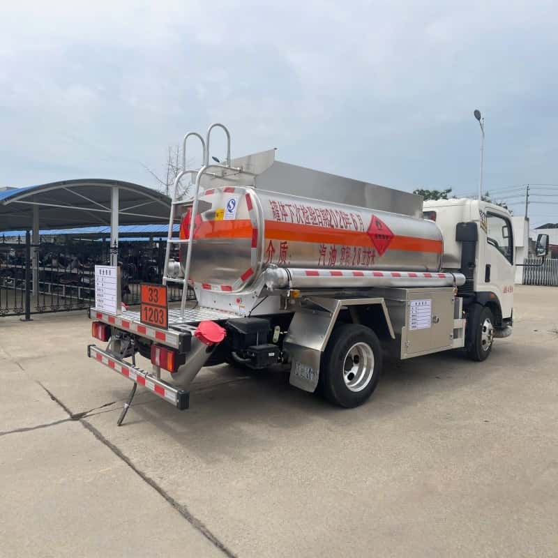 Sinotruk Howo blue-licensed 2800L  aluminum alloy fuel tank truck