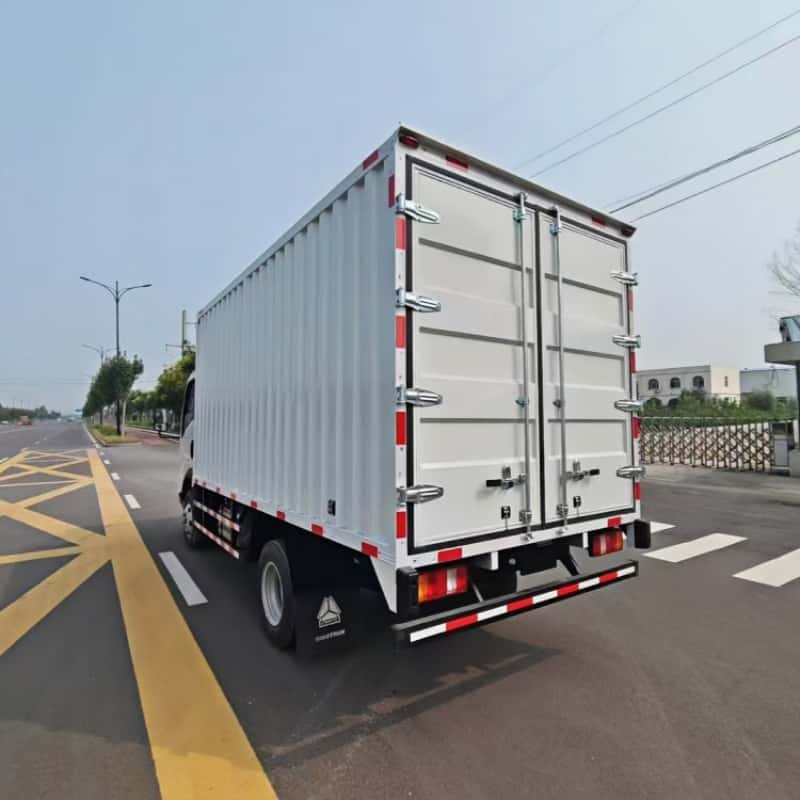 Sinotruk Howo 4.2-meter light box-type cargo truck