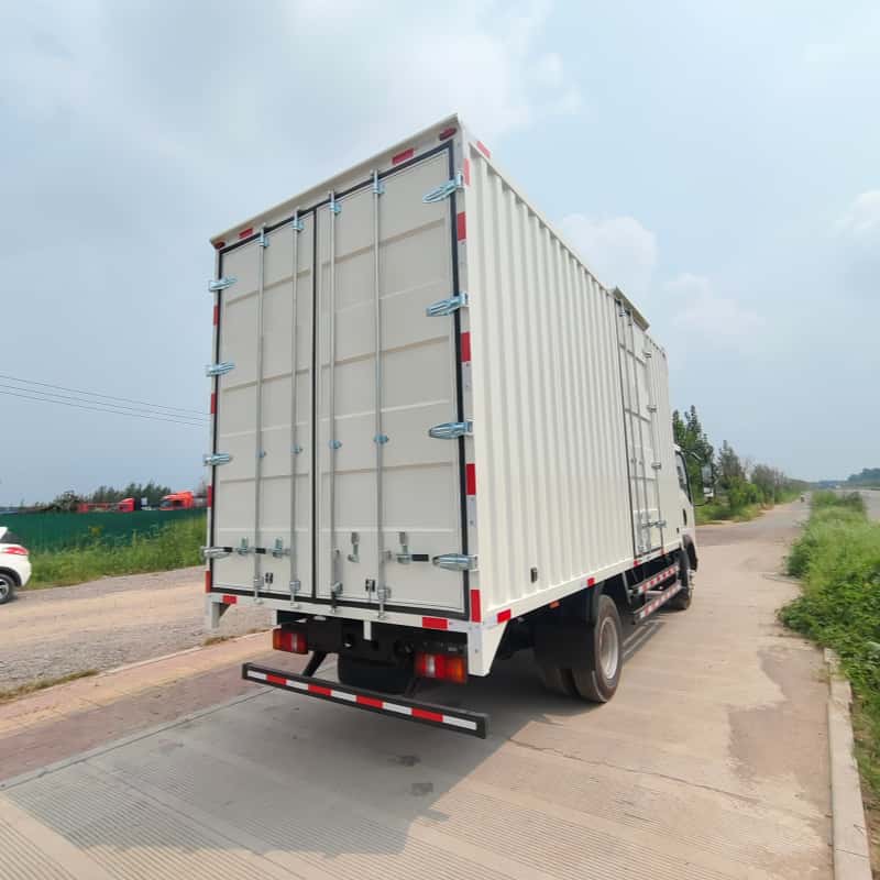 Sinotruk Howo 4X2 4.2m Right-Opening Box Truck