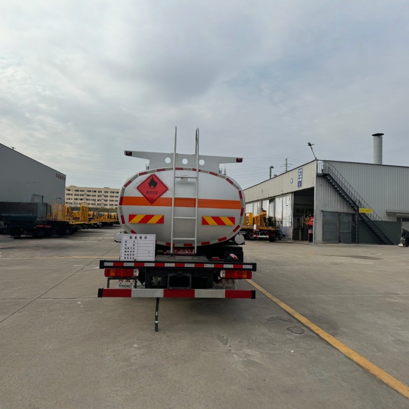 Sinotruk Howo  4×2 Single Axle Aluminum Alloy Tank Truck