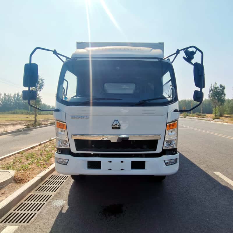 Sinotruk Howo 4X2 Box Truck with Left Side Door