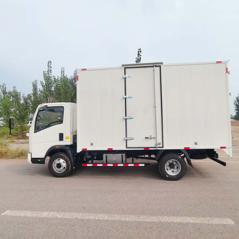 مركبة نقل HOWO 5000L ذات فتحة يسارية