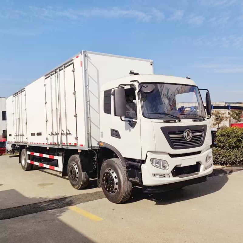 Dongfeng Tri-axle 9.6m Flammable Liquid Van Transport Vehicle