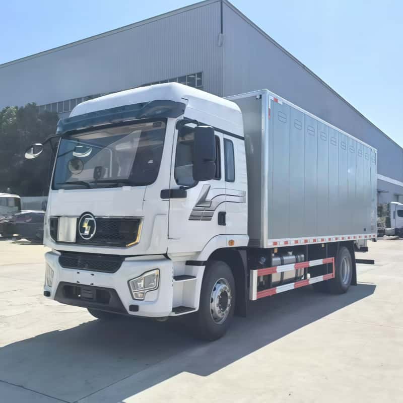 Shacman 10-ton class box truck for transporting blasting equipment