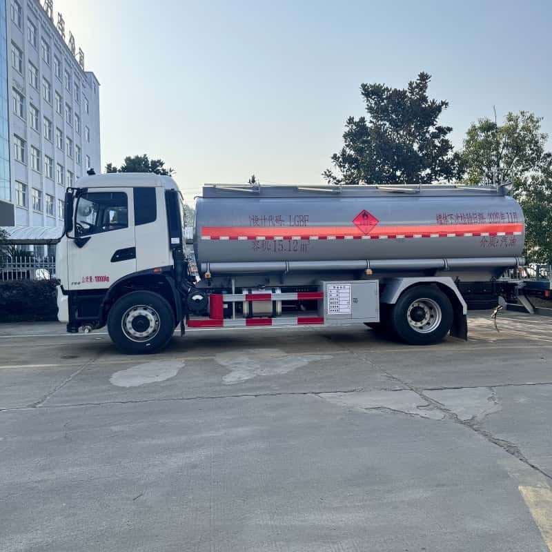 شاحنة صهريج وقود DFL Tianjin KR 4×2