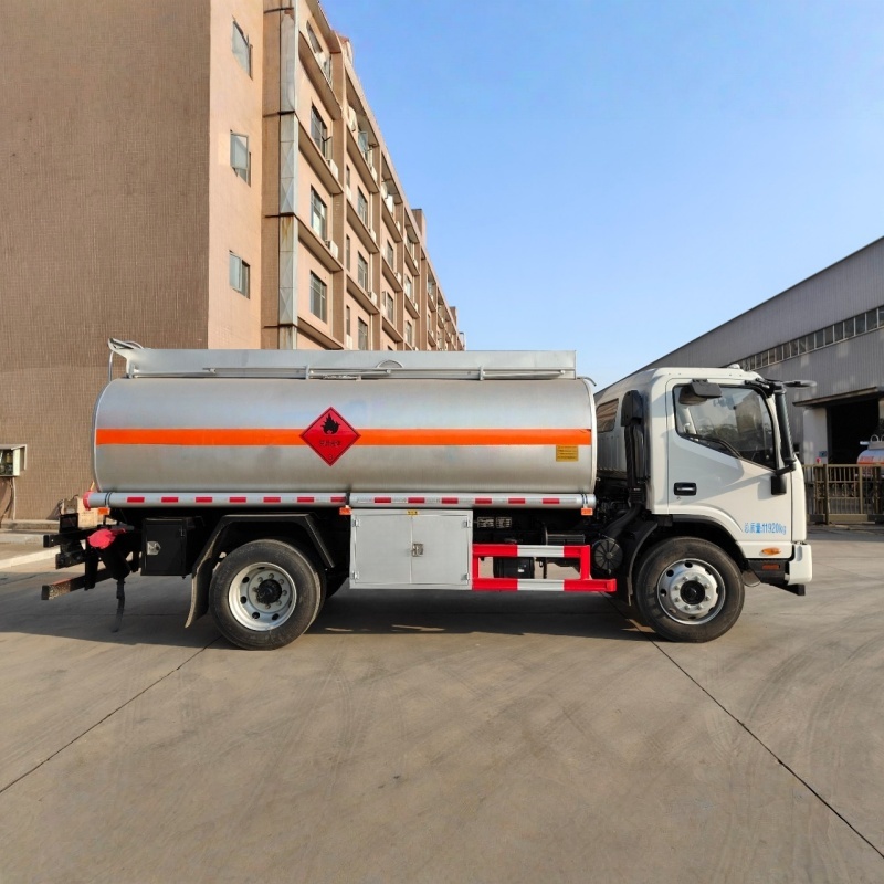 JAC Junling S9 Yuchai 170-horsepower engine 9800L oil tank truck