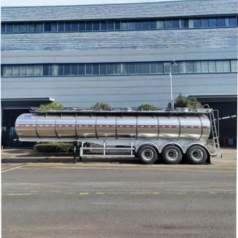 Semi-trailer milk tank transport truck