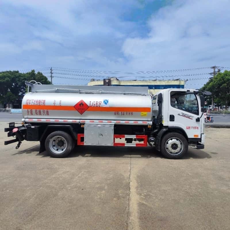 FAW   9800L oil tank truck fuel tanker / oil transport truck