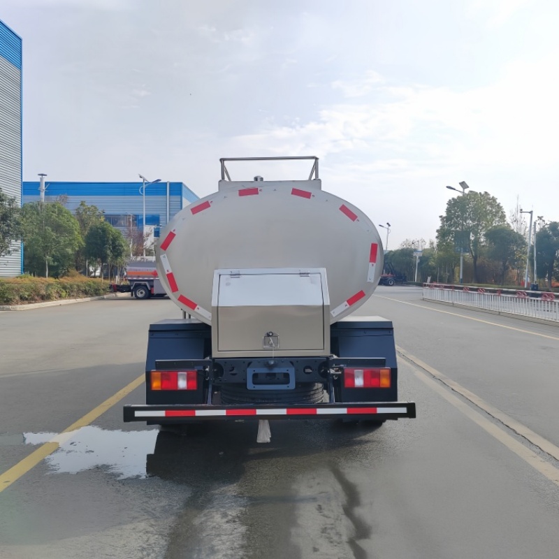 Sinotruk Howo 15000L Food-Grade Stainless Steel Milk Tanker Truck