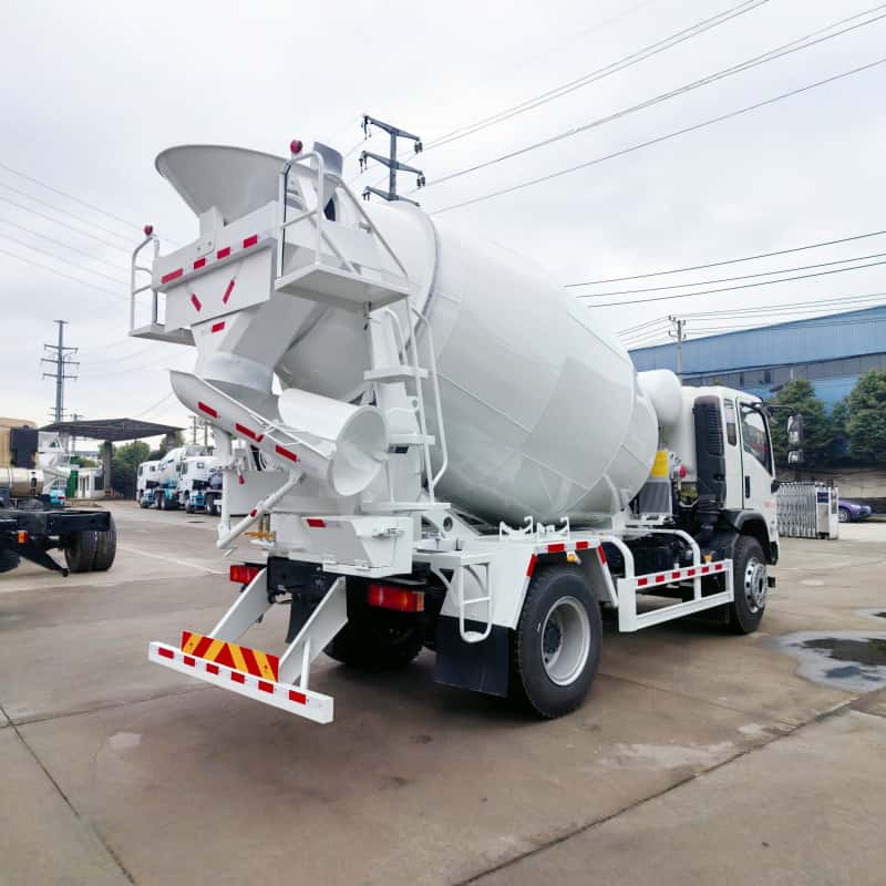 Dayun  6-cubic-meter mixer truck