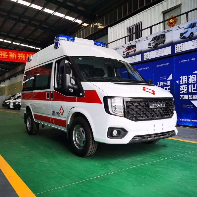 سيارة إسعاف جيانغ لينغ فوشون ذات قاعدة عجلات قصيرة وسقف متوسط ​​الارتفاع