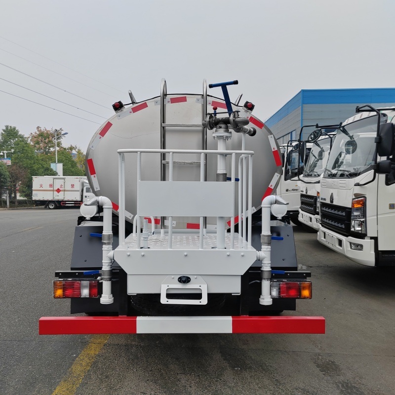 Isuzu 5000L sprinkler truck