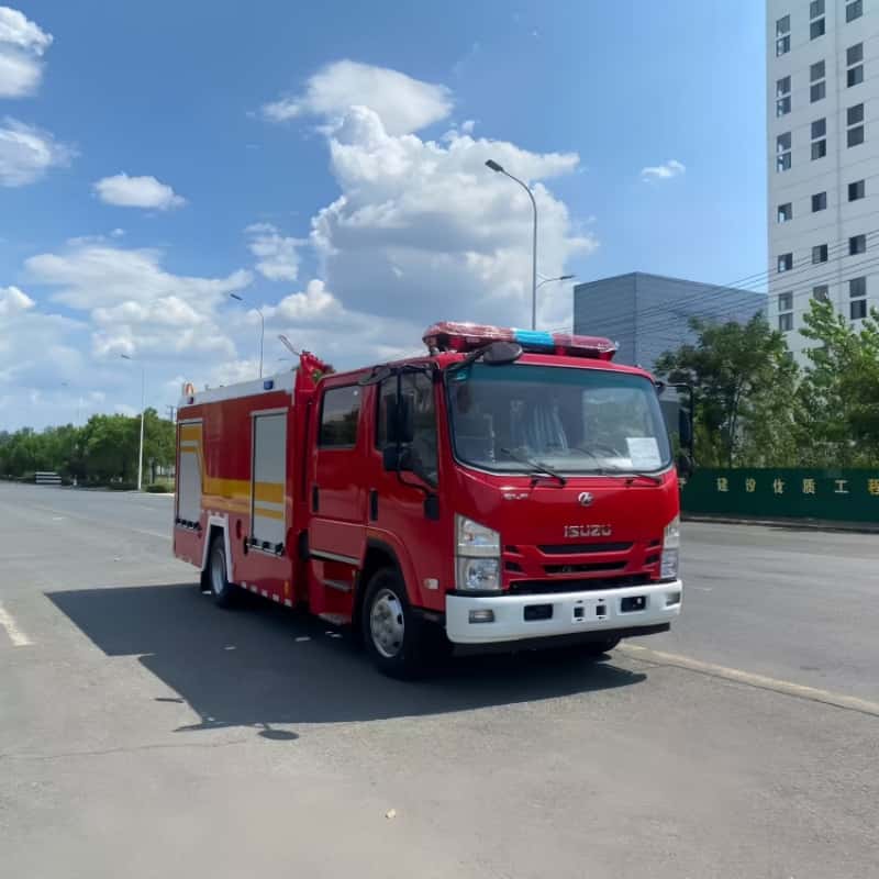 Isuzu 700P Water Tank Fire Truck