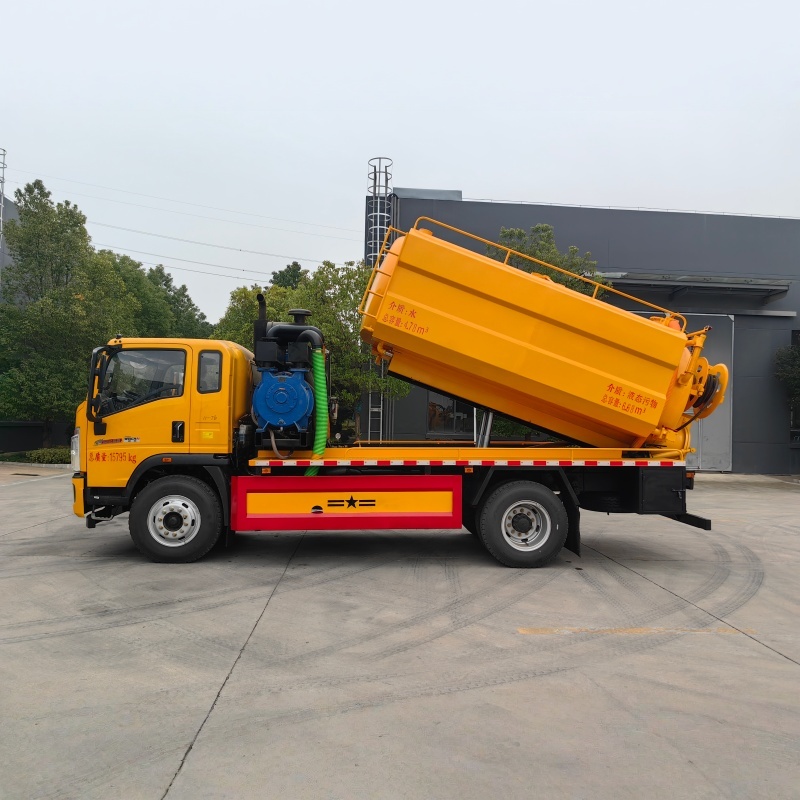 SINOTRUK HOWO 10000L Yellow Plate Cleaning and Suction Truck