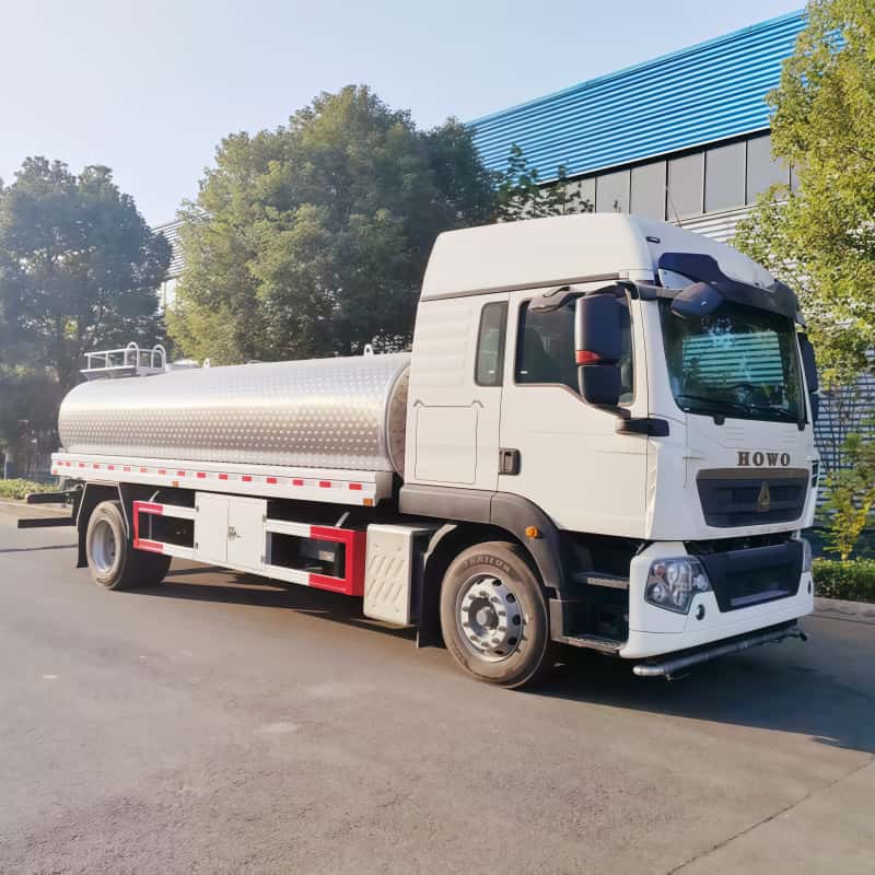 Sinotruk 12000L sprinkler