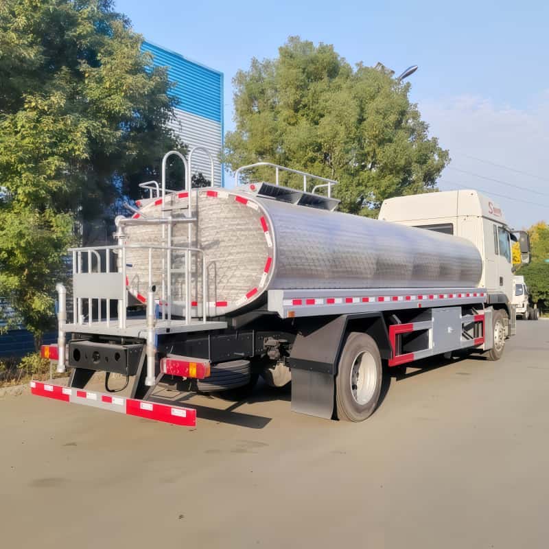 Sinotruk 12000L sprinkler