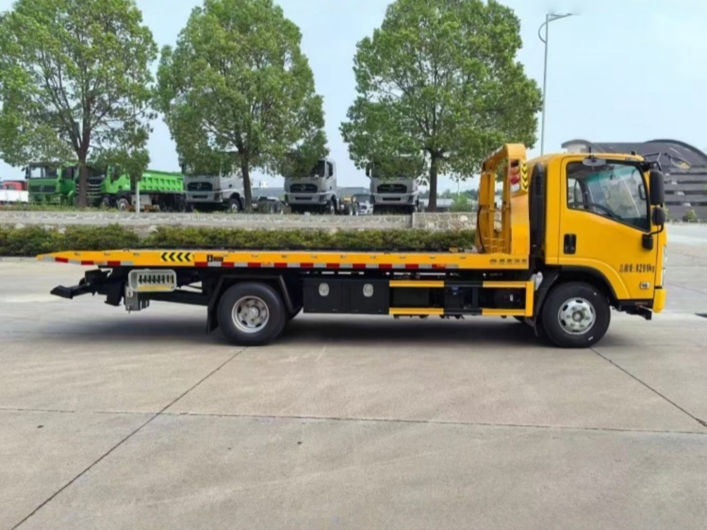 Heavy-Duty Wrecker Trucks Heavy-Duty Wrecker Trucks