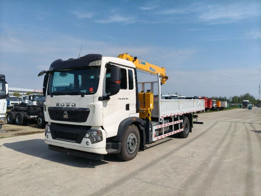 howo-lorry-crane-side-view
