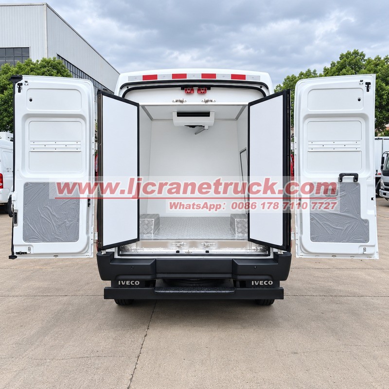 شاحنة مبردة من طراز IVECO V35