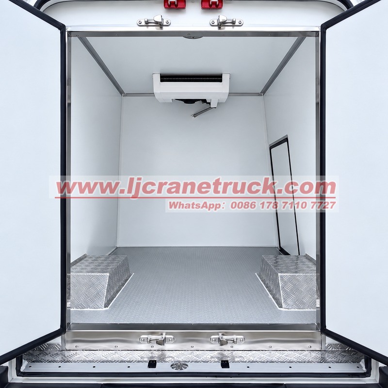 شاحنة مبردة من طراز IVECO V35
